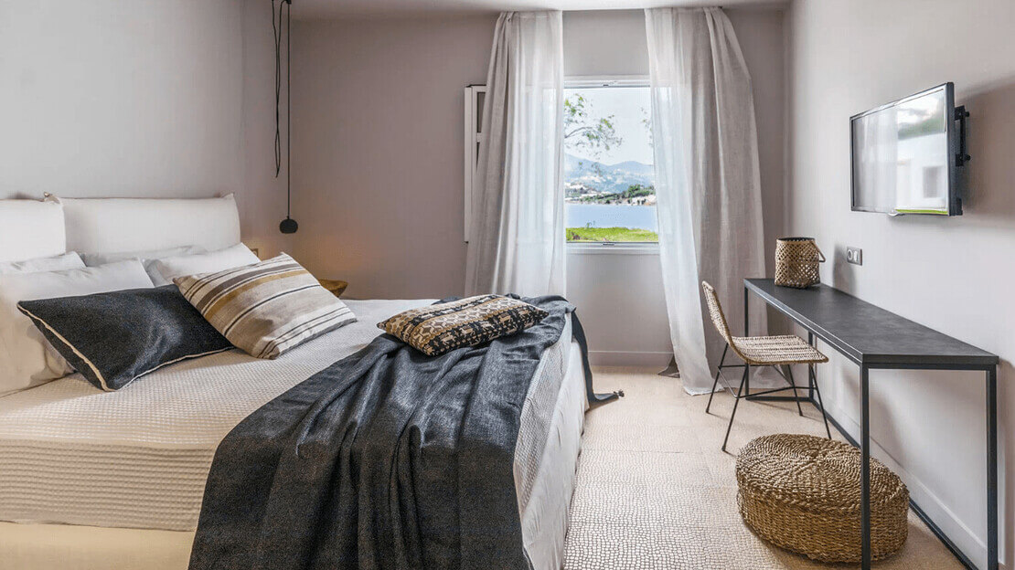 Minos Beach Art Hotel